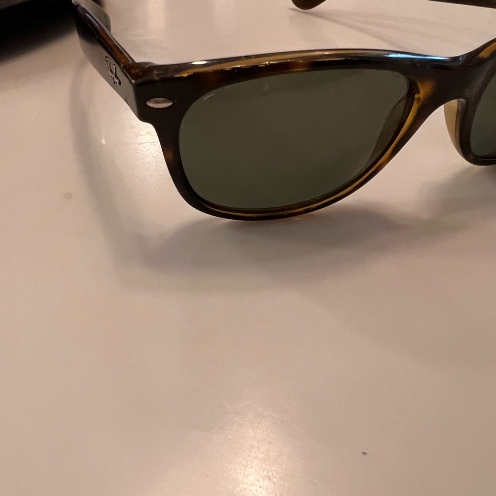 Ray Bans Classic Wayfarer Tortoise/Brown - Picture 6 of 6